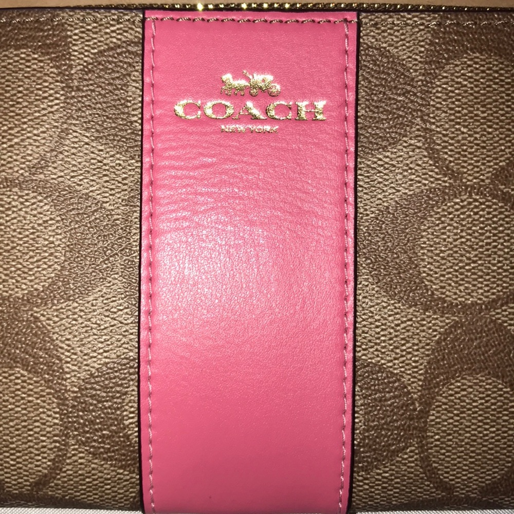 NWT! Signature Coach wristlet π Khaki/Pink Ruby - Picture 3 of 7